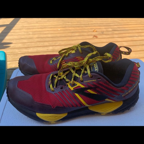 brooks cascadia 3 mens red